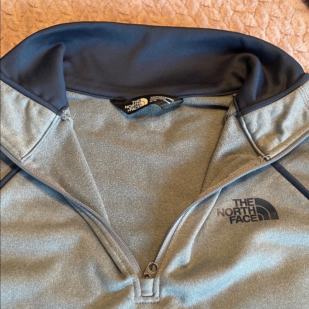 The North Face 1/4 zip up fleece - size women’s Medium - Picture 5 of 11
